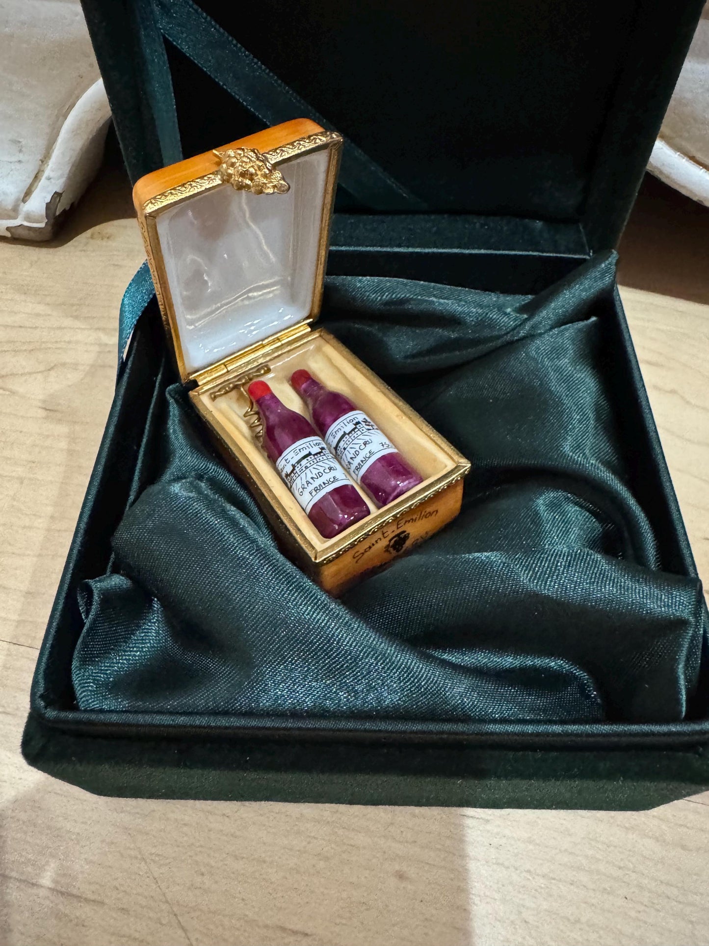 Limoges Rochard Original Bordeaux Saint Emilion Grand Cru France porcelain box bottles cork screw