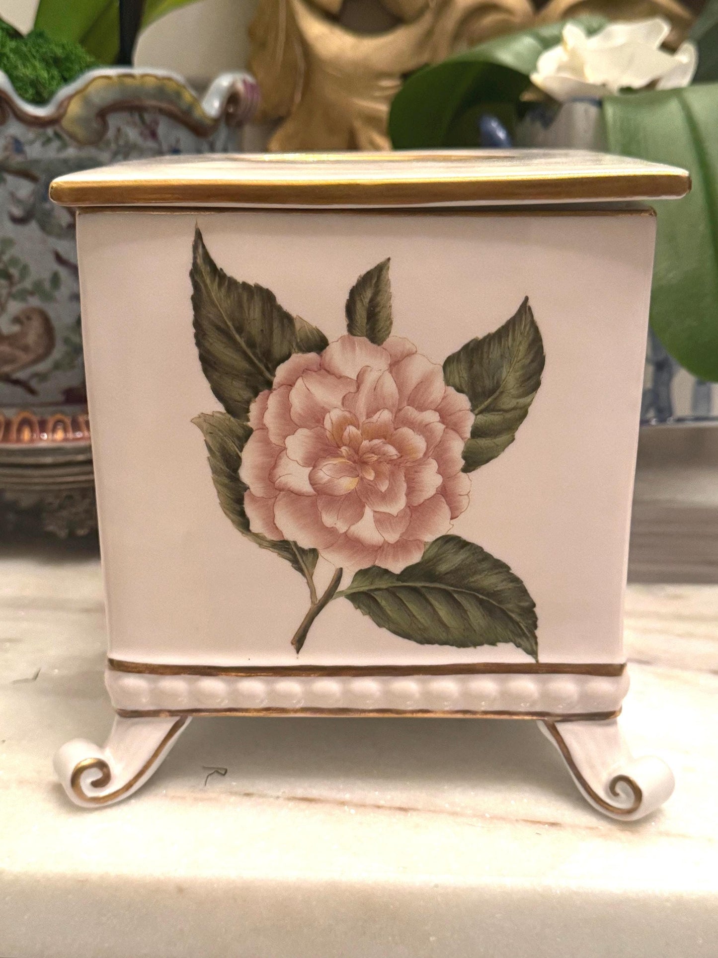 Chelsea house tissue cover with lid retired Chelsea house porcelain