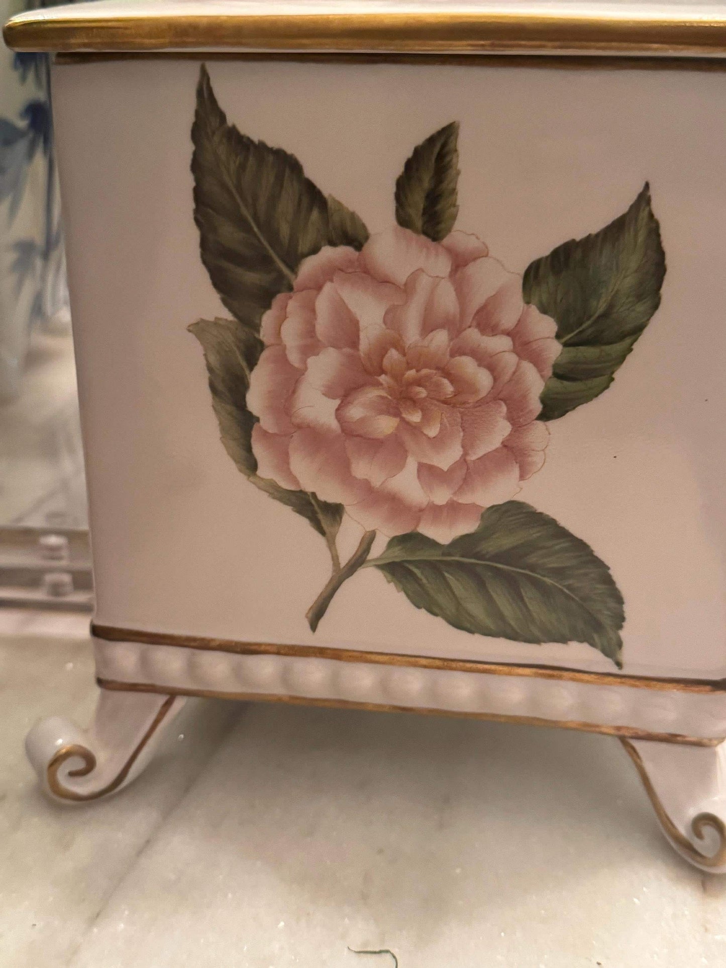 Chelsea House Porcelain Tissue Holder Cover Gilded Footed Tissue holder. Vintage Porcelain Bathroom tissue holder cover