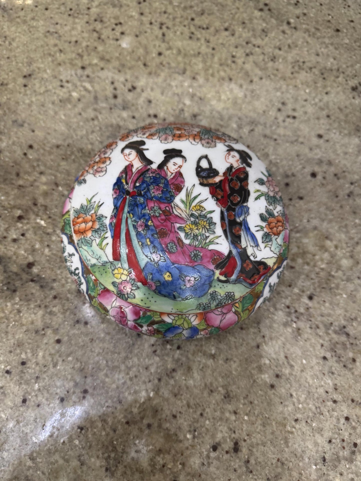 Rose Famille Box Round trinket box with pretty lid vintage Asain import