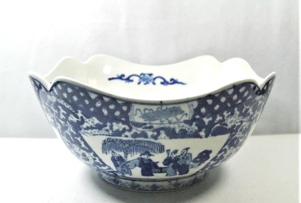 blue white square bowl
Asian porcelain