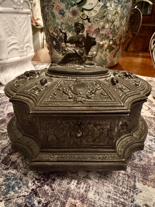 renaissance jewelry box 
collectors jewel box