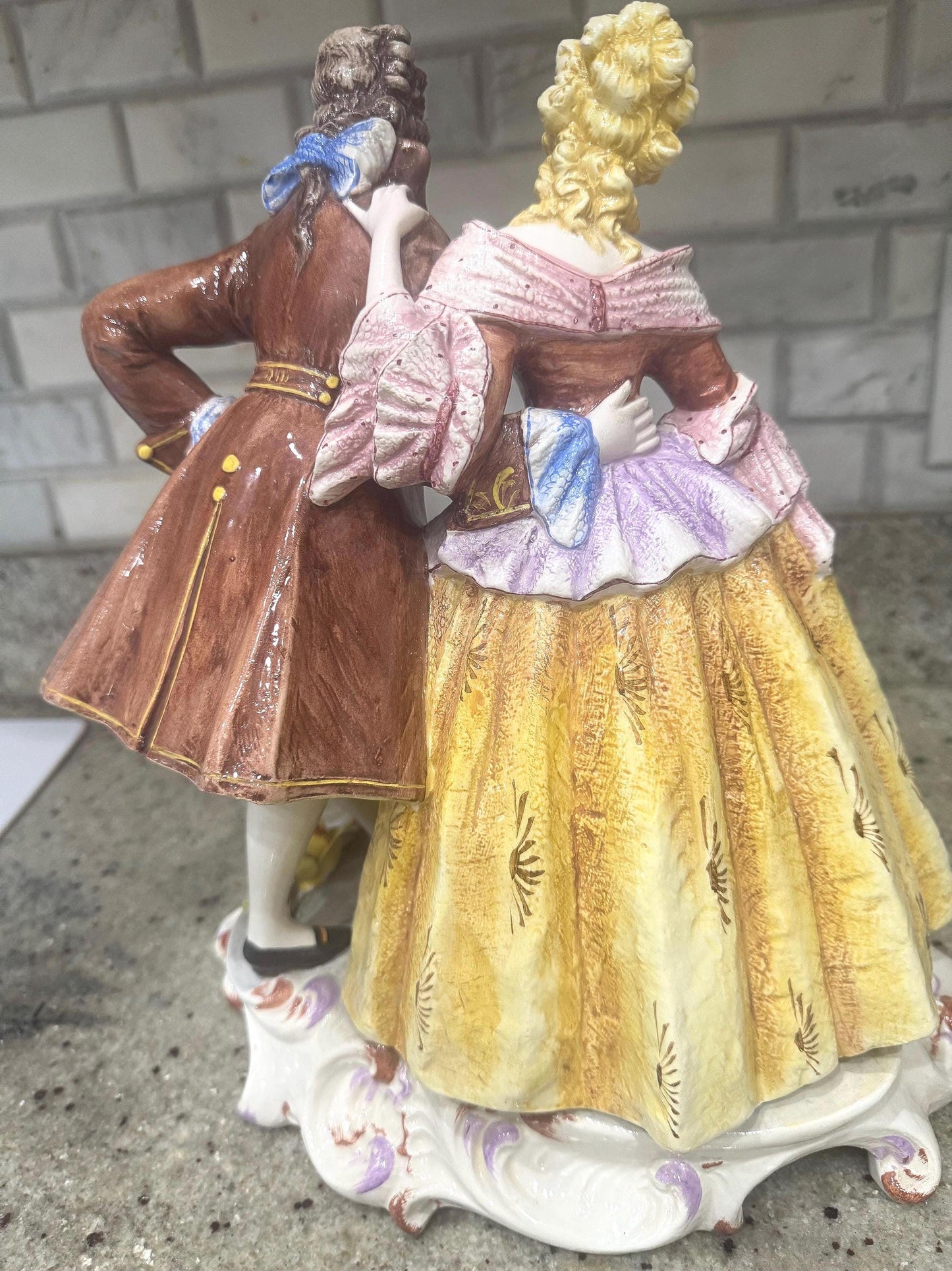 Capodimonte Italian Figurine Beautiful decoration piece signed Italy Brigerton style