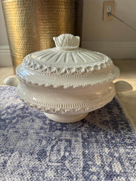 Shell Tureen White lidded bowl made in Italy Italian tureen white porcelain dish