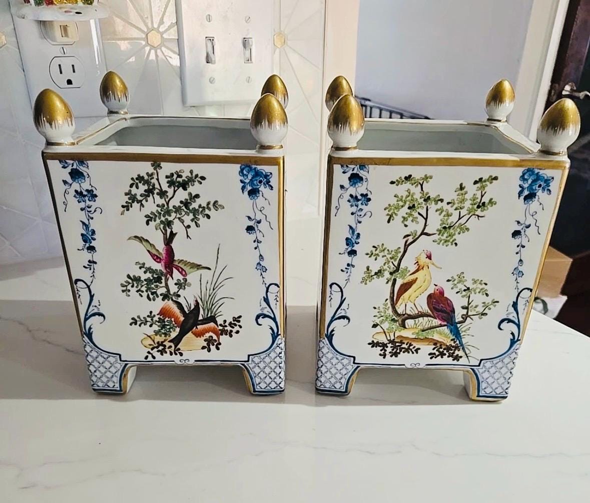 Meissen Porcelain Cache Pots pair with 24 kt detail cataloged by Christie’s Meissen planters