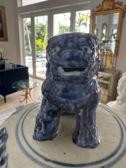 Temple jar blue white dragon design with foo dog lid