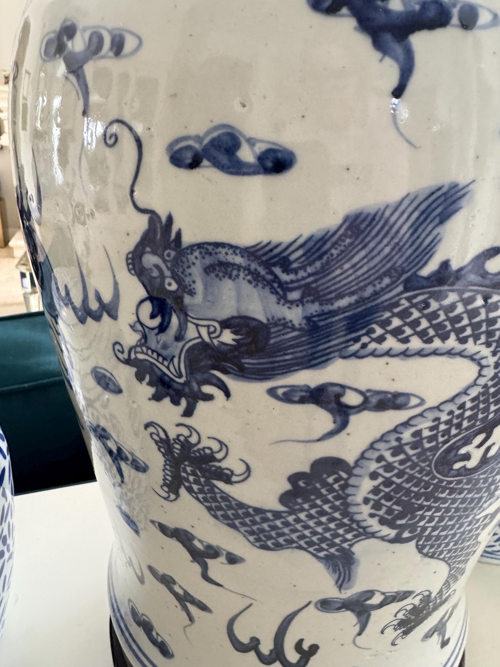 Temple jar blue white dragon design with foo dog lid