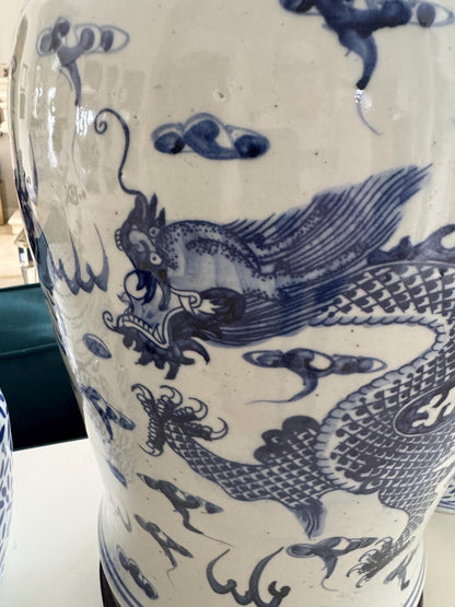 Temple jar blue white dragon design with foo dog lid