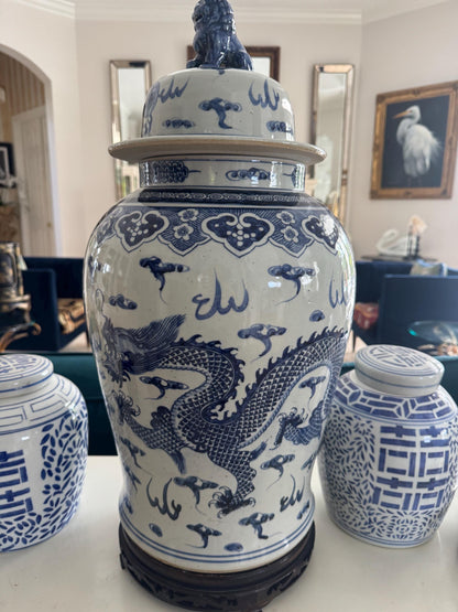 Temple jar blue white dragon design with foo dog lid
