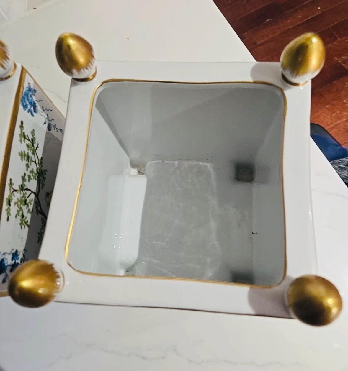 Meissen Porcelain Cache Pots pair with 24 kt detail cataloged by Christie’s Meissen planters