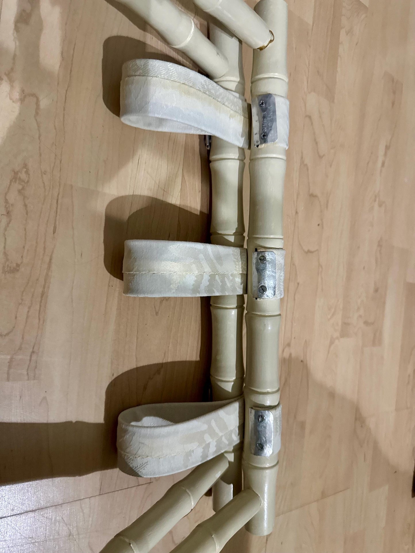 Faux Bamboo Luggage Rack Hollywood Regency Luggage Stand MCM Folding Accent piece Cream bamboo