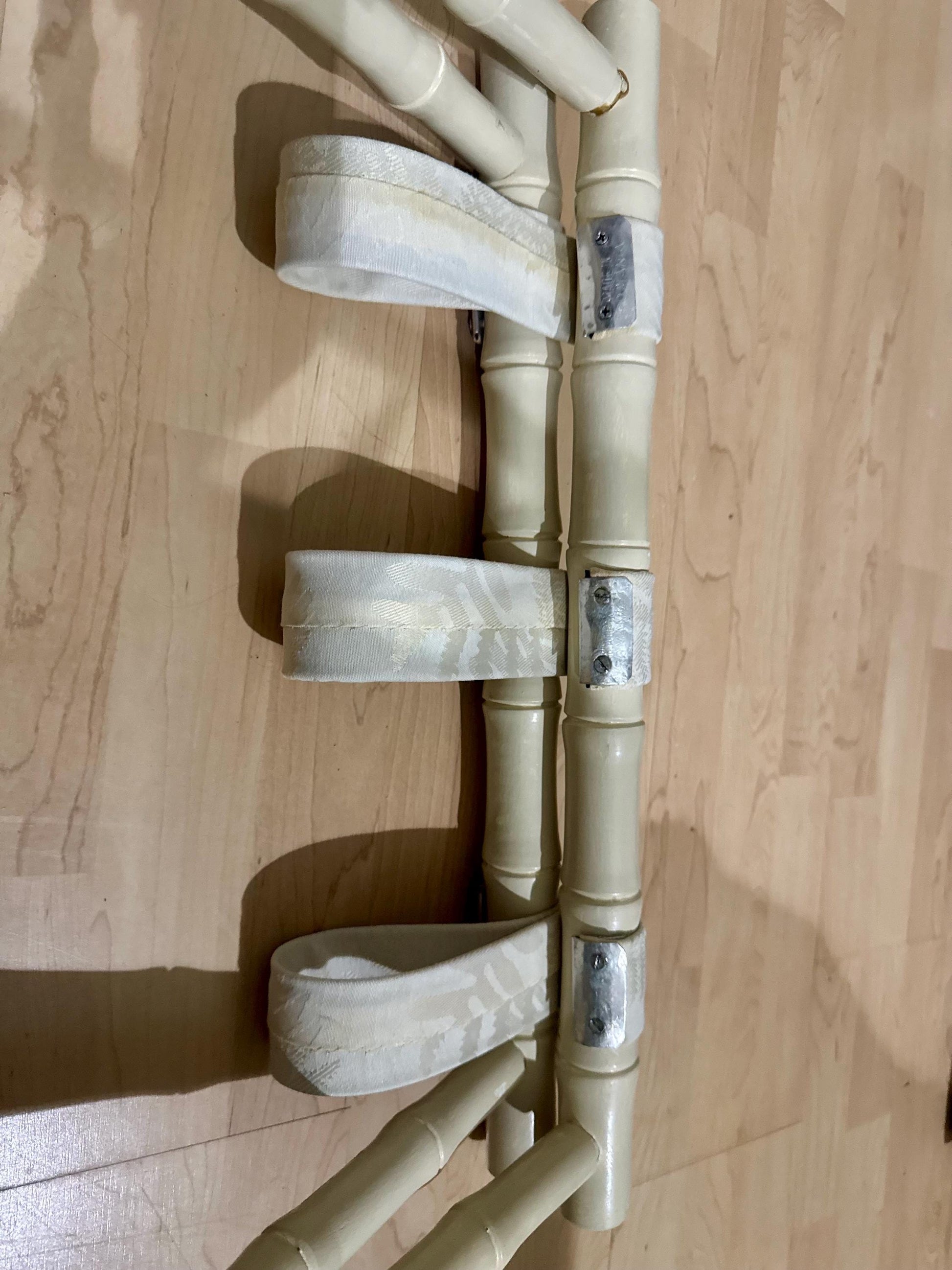 Faux Bamboo Luggage Rack Hollywood Regency Luggage Stand MCM Folding Accent piece Cream bamboo