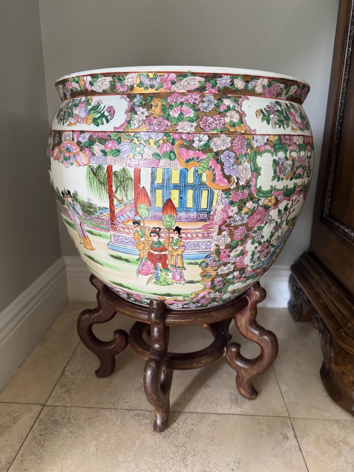 rose medallion fish pot antique