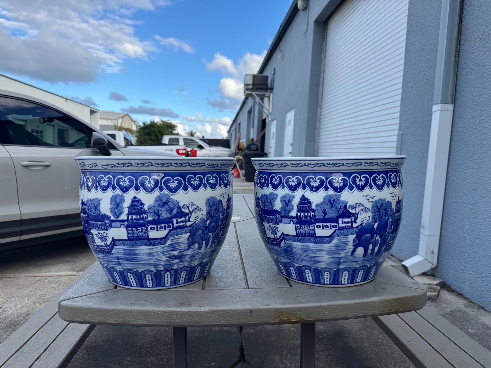 blue white pagoda planters Blue white fish bowl pot’s chinoiserie cache pot