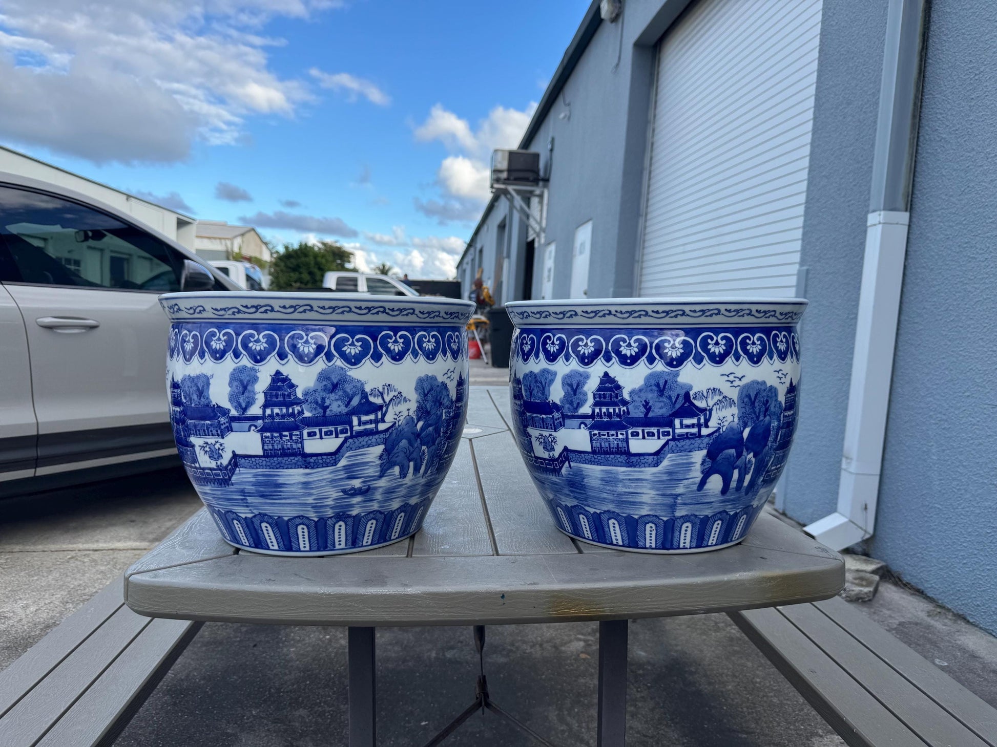 blue white pagoda planters Blue white fish bowl pot’s chinoiserie cache pot