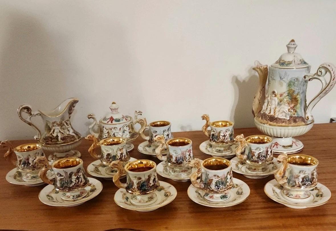 Capodimonte figural espesso set