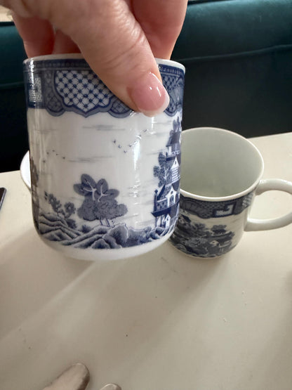 Vintage George Briard Blue Willow Style Mugs Set of 4 | Mid Century Modern Chinoiserie Coffee Cups | Blue & White pavilion pattern