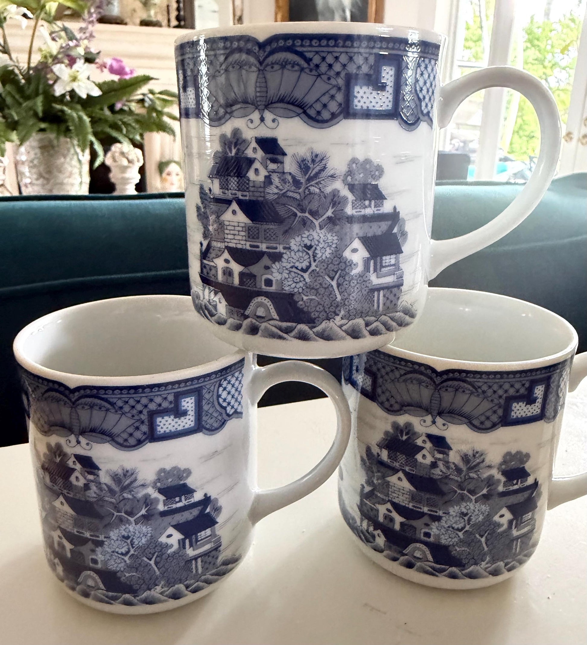 Vintage George Briard Blue Willow Style Mugs Set of 4 | Mid Century Modern Chinoiserie Coffee Cups | Blue & White pavilion pattern
