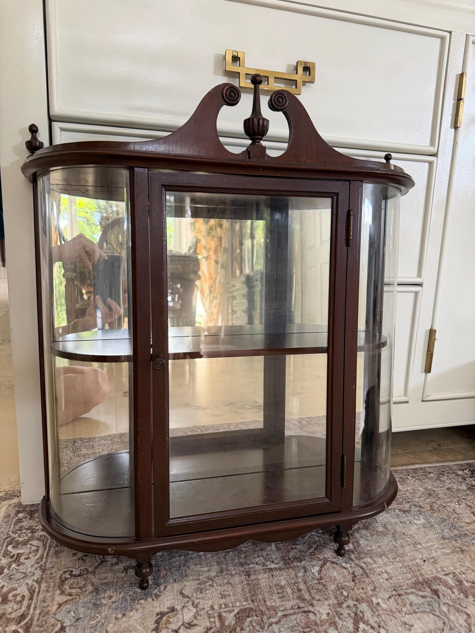 Vintage Butler Curved Glass Wall Curio Cabinet | Mahogany Display Cabinet | Federal Style Mirrored Vitrine